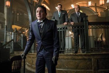Escena de la serie Gotham en la foto Robin Lord Taylor quien interpreta a Oswald Cobblepot